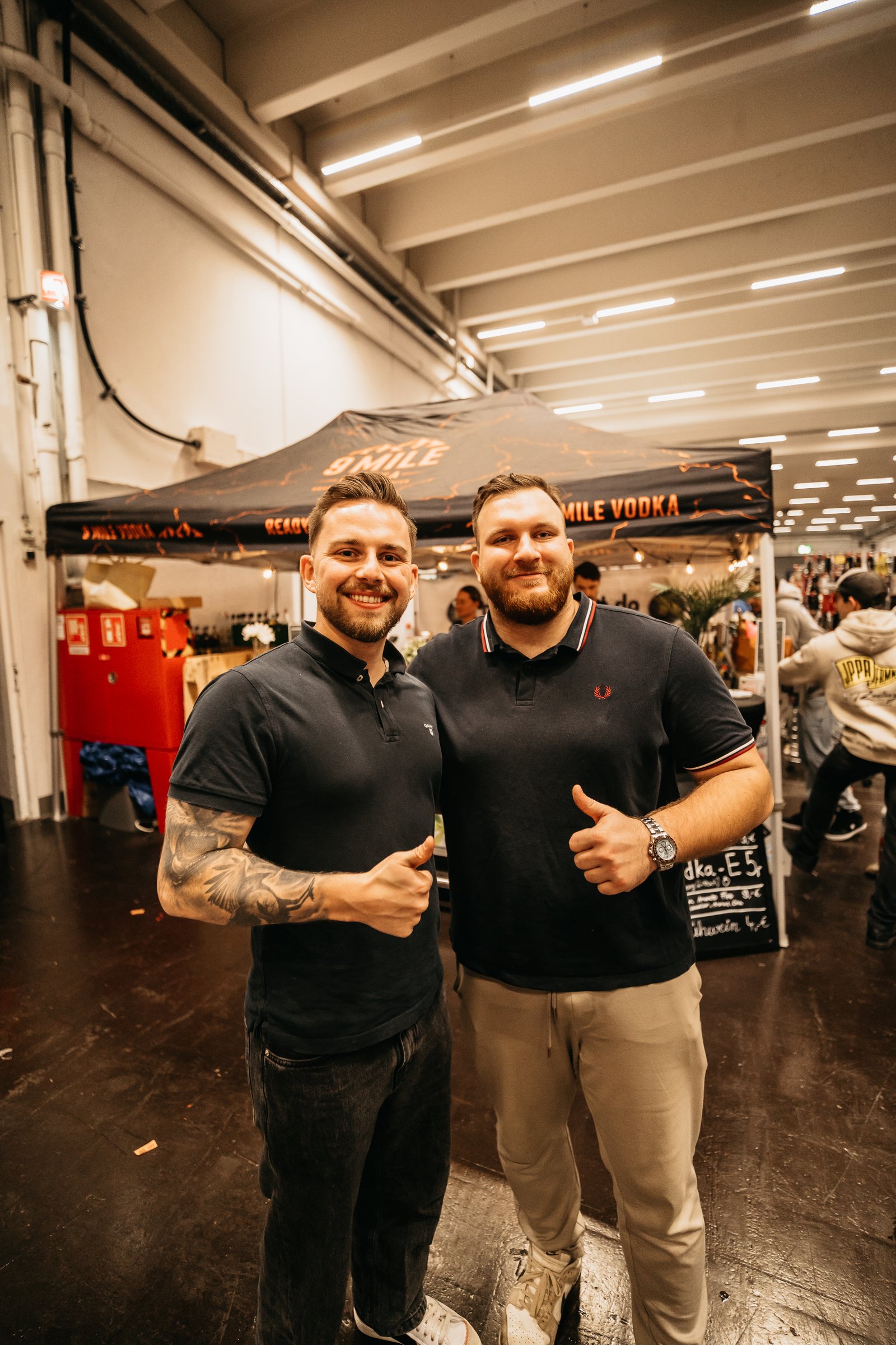 Luca und Justin, Bar Moment